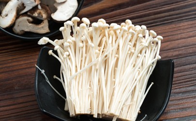 Can Enoki mushrooms be eaten a