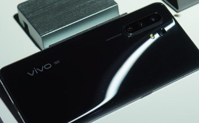 Can vivox30 play game cards? C