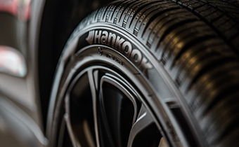 Which wheel does the car brake