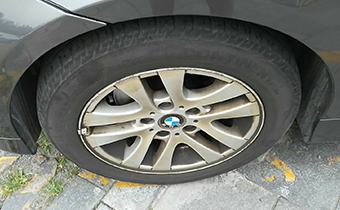 What is the reason for the oil leakage f