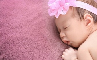 How to coax a 0-3 month old baby to slee